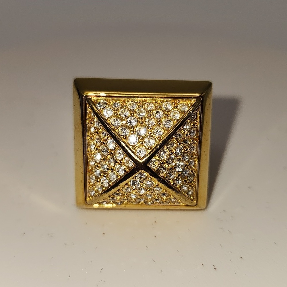 Michael KORS Size 7, Gold Tone Pyramid‎ Stud Ring with Crystals